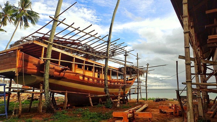 Bira: Tanah Beru (Phinisi Shipbuilding)